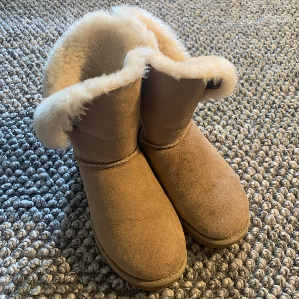 UGG Australia Cream & Light Tan Boots, size 8